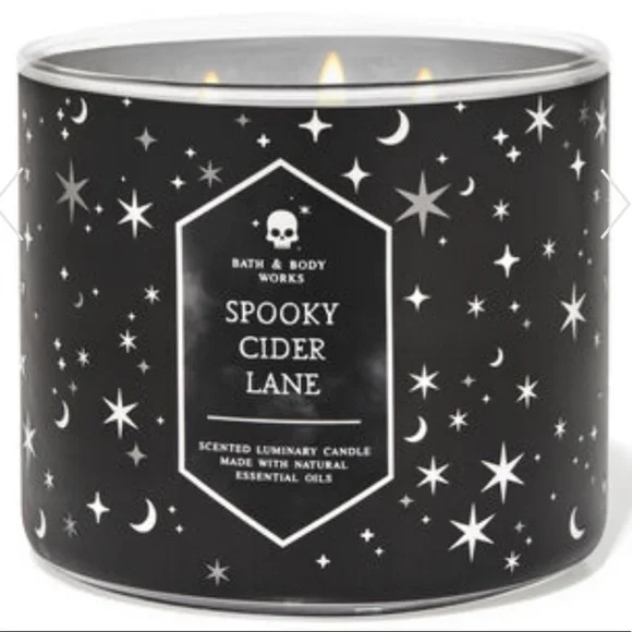 SPOOKY CIDER LANE
3-Wick Candle - Picture 3 of 5